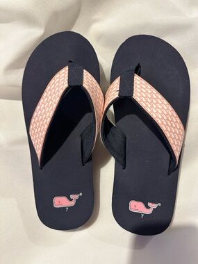Vineyard Vines Navy Flip Flop Sandals with Pink Whale Print Straps
